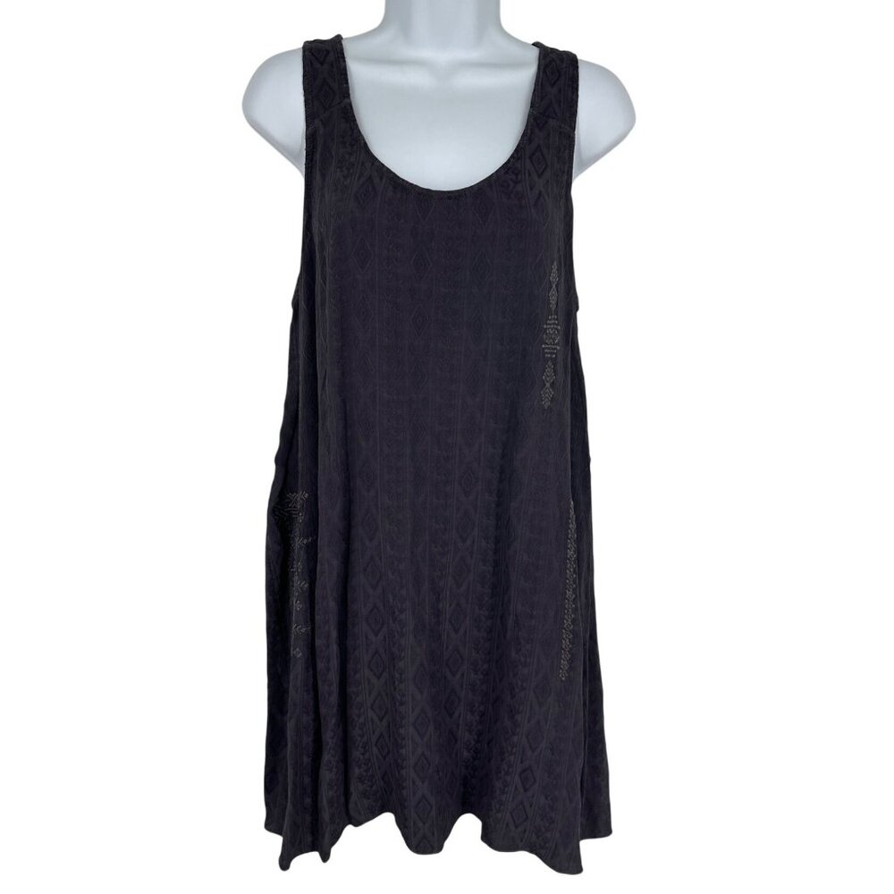 Hinge Sleeveless Scoop Neck Slip Dress With Subtle Pattern Detailing Size S